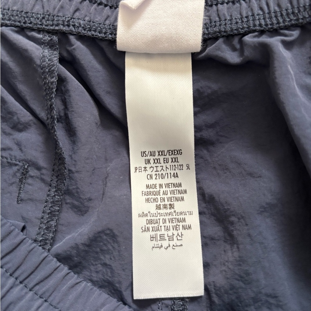 Disneyland Mens Short XXL - Picture 2 of 3